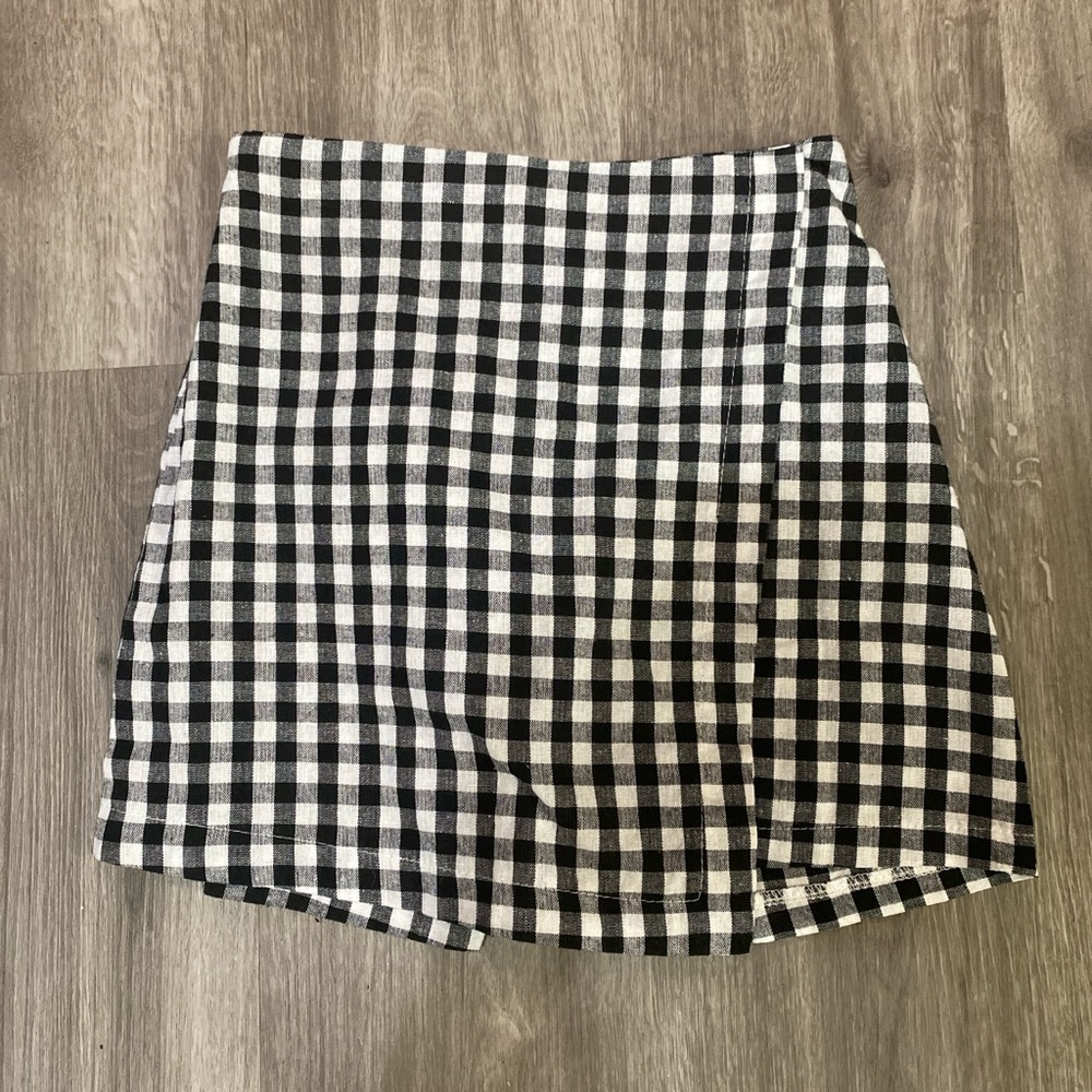 high-waisted gingham skort
